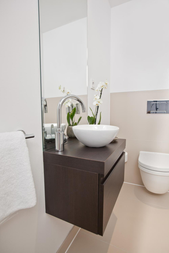 Bathroom 3, Goodman's Living Apartments, Berlin