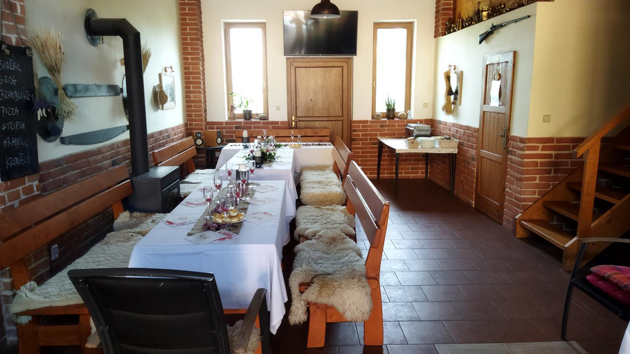 Food & Drinks, 100dola, Opava