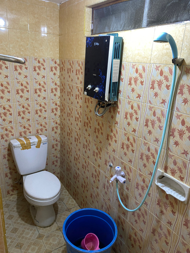 Bathroom 5, Parikesit Guest House, Yogyakarta