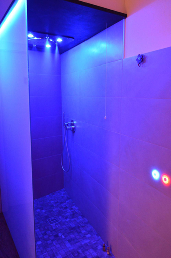 Bathroom 3, Casa Pulci, Cuneo