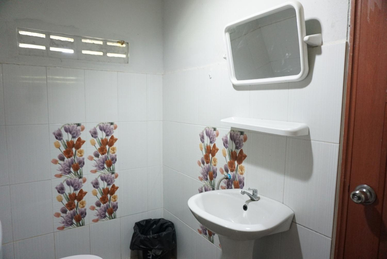 Bathroom 2, Mookanda bungalow, Ko Yao District