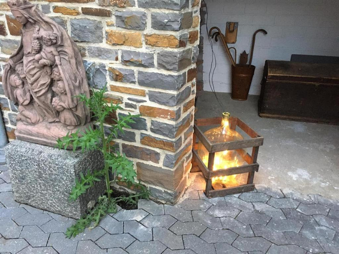 Others 2, Altes Weingut Brohl, Mayen-Koblenz