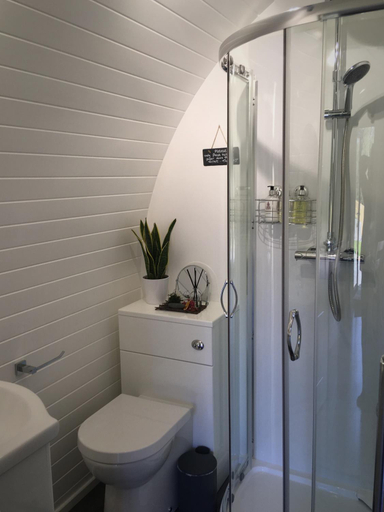 Bathroom, Tomatin Glamping Pods, Highland