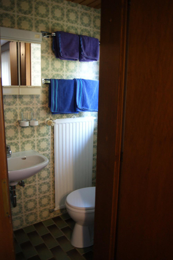 Bathroom 5, Gastehaus Charlotte, Miesbach