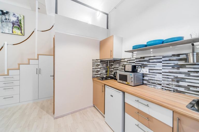 Others 3, Barcsay Apartment, Budapesti