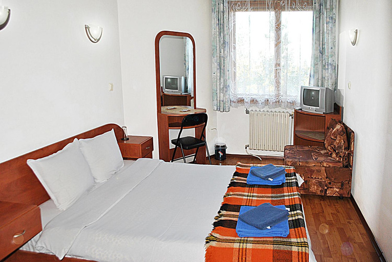 Bedroom 2, Family hotel Zora, Stolichna