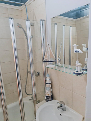 Bathroom 2, Onyx Bay ★ Whole Apt★ WiFi★ Beach★ Town★ 2 Bed★, Kent