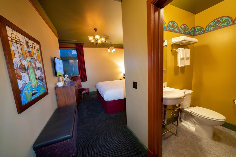 Bedroom 2, McMenamins Elks Temple, Pierce