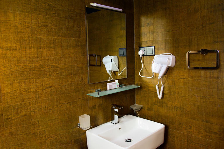 Bathroom 3, Pine Hill Residence, K.F.G. & G. Korale