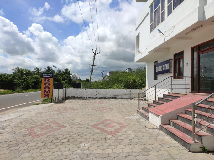 Exterior & Views