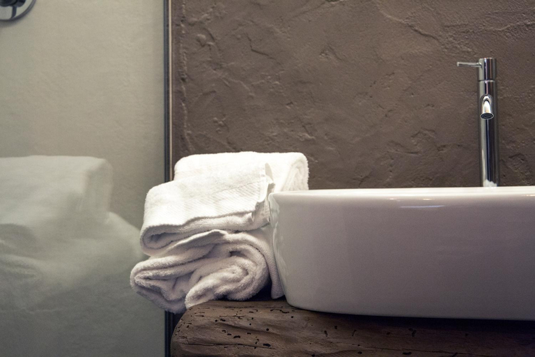 Bathroom 2, La Canonica - charming self-catering apartments in Nizza Monferrato, Asti
