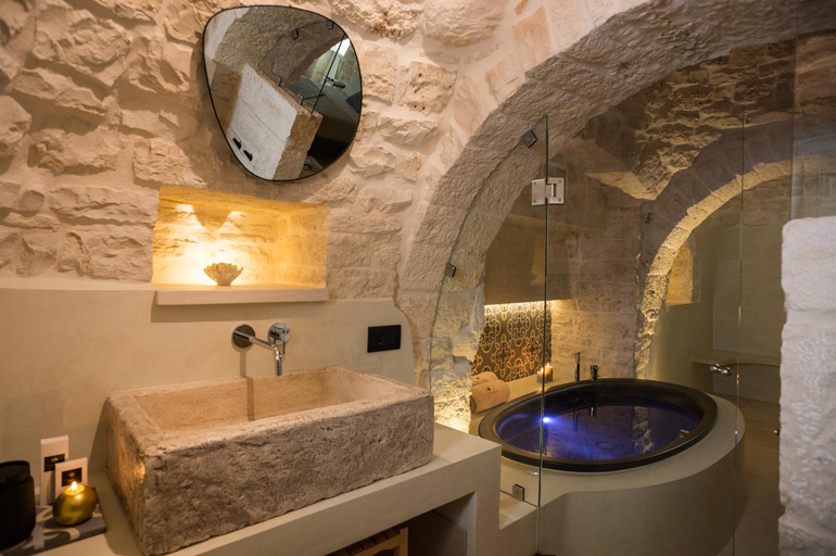 Bathroom 4, La Mandorla Luxury Trullo, Bari