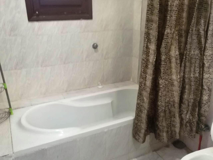 Bathroom 3, Mama Africa, Al-Ghurdaqah