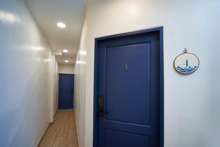 Others 5, Sweet's Escape, Khlong Toey