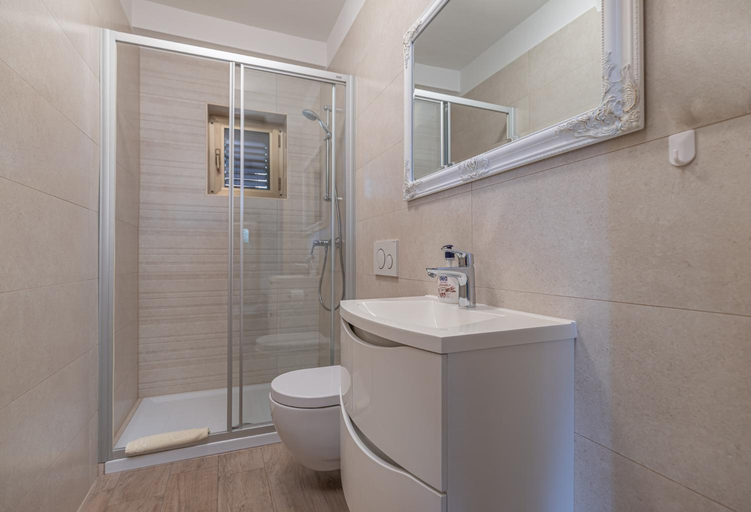 Bathroom 2, Mima Studio & Apartments, Poreč