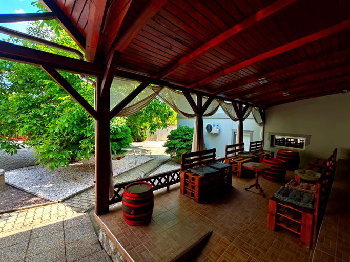 Food & Drinks 4, Zold Sziget Udulohaz, Eger