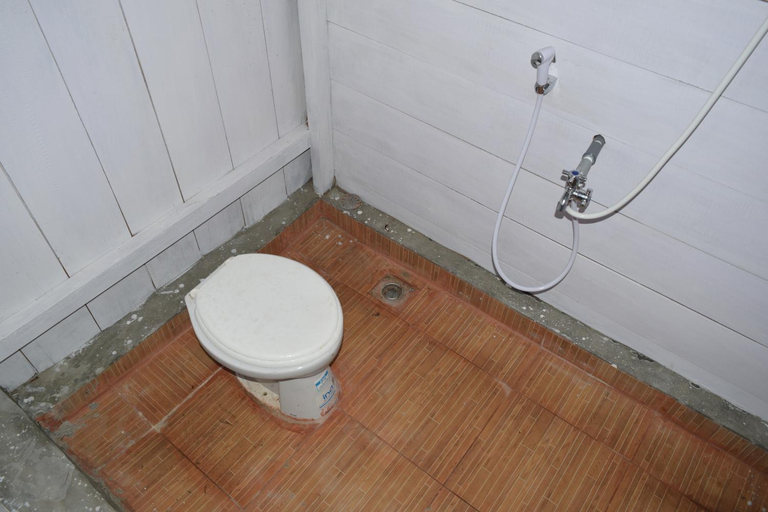 Bathroom 4, Tanjung Kalemo Resort, Tojo Una-Una