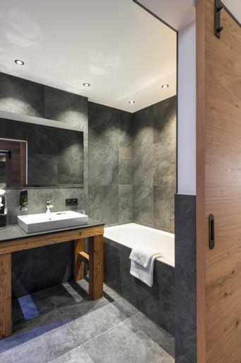 Bathroom 8