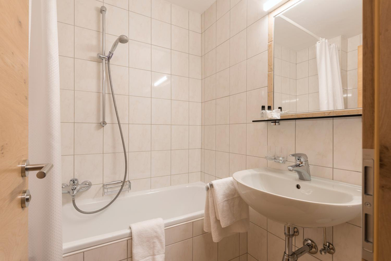Bathroom 2, Chalet Rosanna, Landeck
