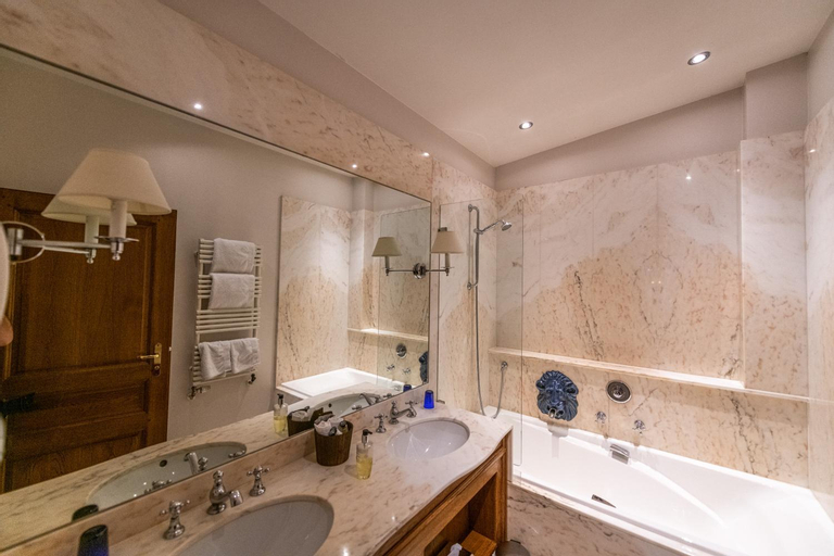 Bathroom 11