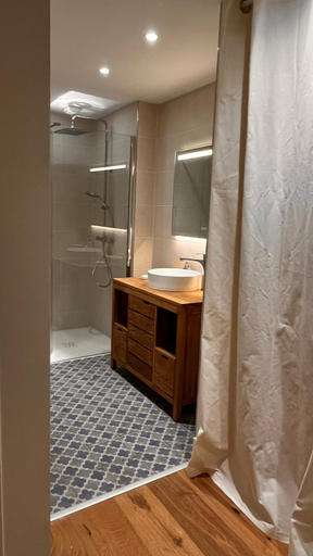 Bathroom 2, La Plonploniere, Pas-de-Calais