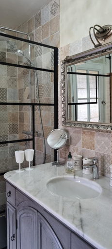 Bathroom 3, Mas Tulipe de Soie, Alpes-de-Haute-Provence