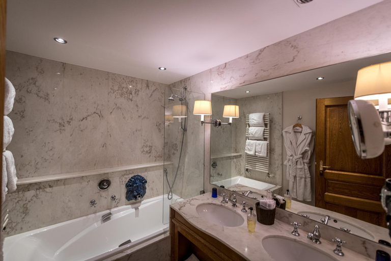 Bathroom 7