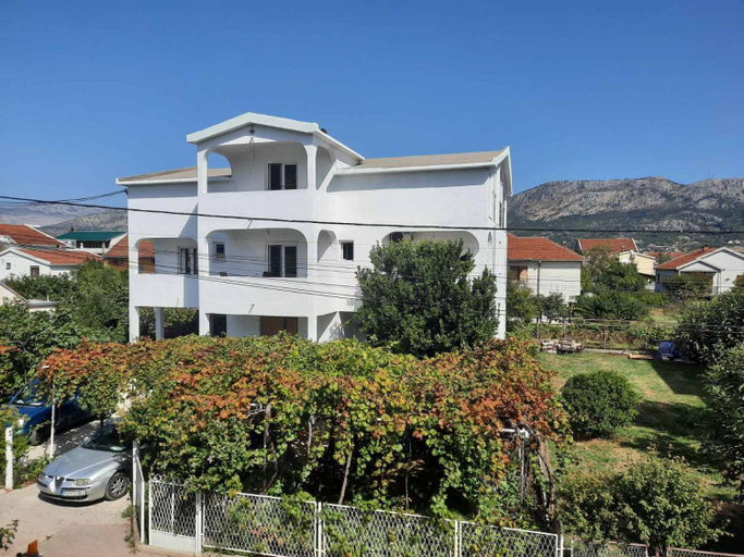 Others 5, Hostel Olea