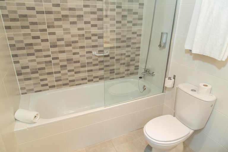Bathroom 5, Hotel BestPrice Gracia, Barcelona
