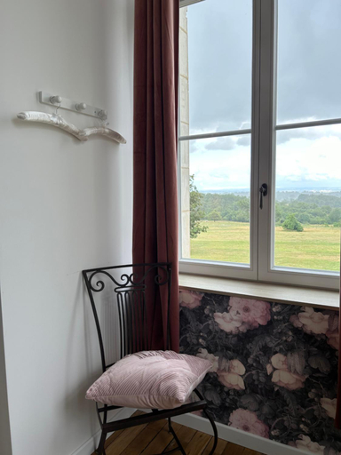 Others 4, Chateau de la Bouchatte chambre les Roses, Allier
