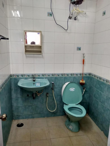 Bathroom 10