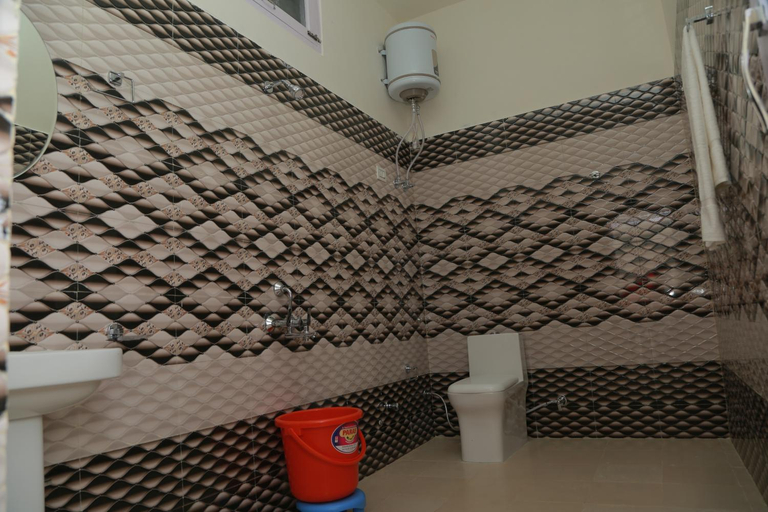 Bathroom 1, Himalayan Canvas khajjiar, Chamba
