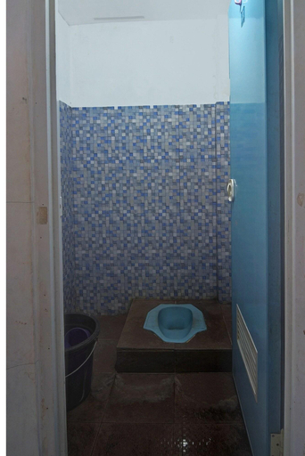 Bathroom 4, Spot On 91799 Sosonopan Homestay, Manado