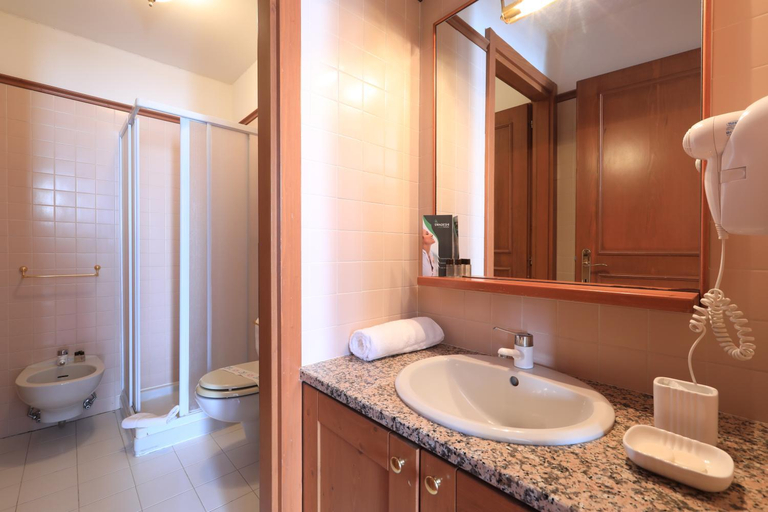 Bathroom, Palace Ponte di Legno, Brescia