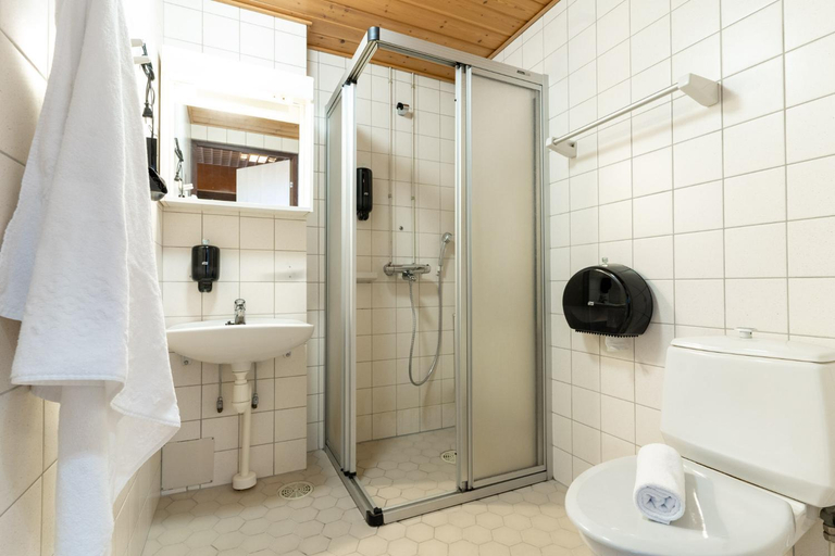 Bathroom 3, Hotelli Jamsa, Central Finland