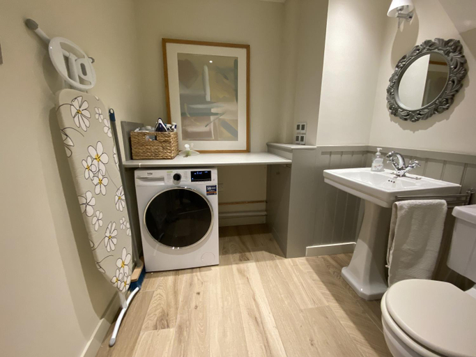 Bathroom 3, Walcot Yard in Bath, Bath and North East Somerset