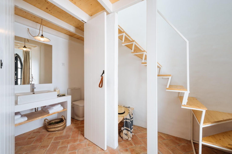 Bathroom 4, Aljana Guest House, Beja