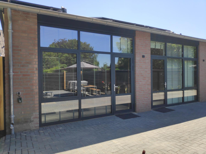 Others 5, Bij ons 'Niek, Sint-Michielsgestel