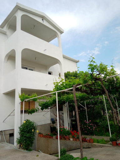 Others 3, Hostel Olea