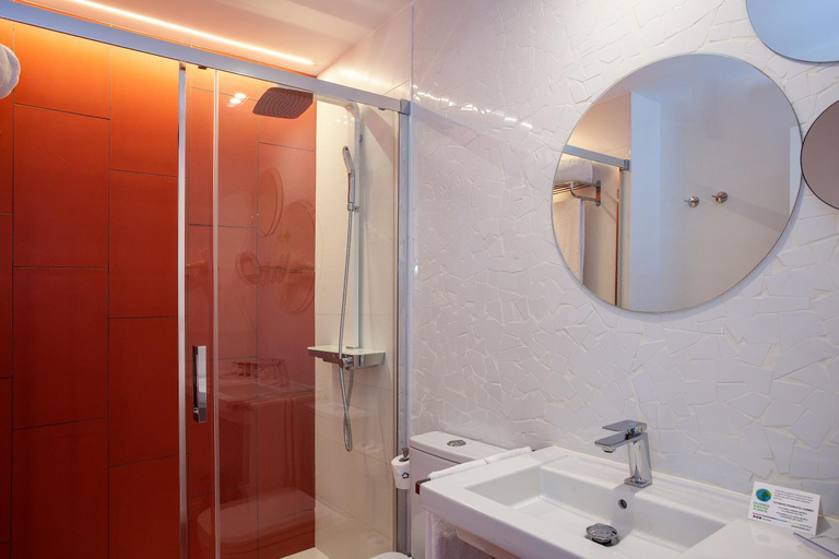 Bathroom, Casual Socarrat Adults Only, Valencia