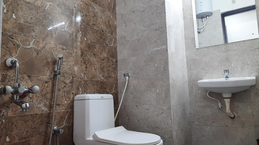 Bathroom 4, Hotel Abedrooms- Budget stay Thanjavur, Thanjavur