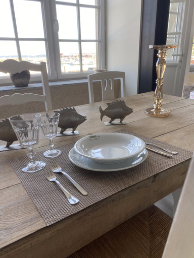 Facilities 4, La Maison du Vieux Port, Manche