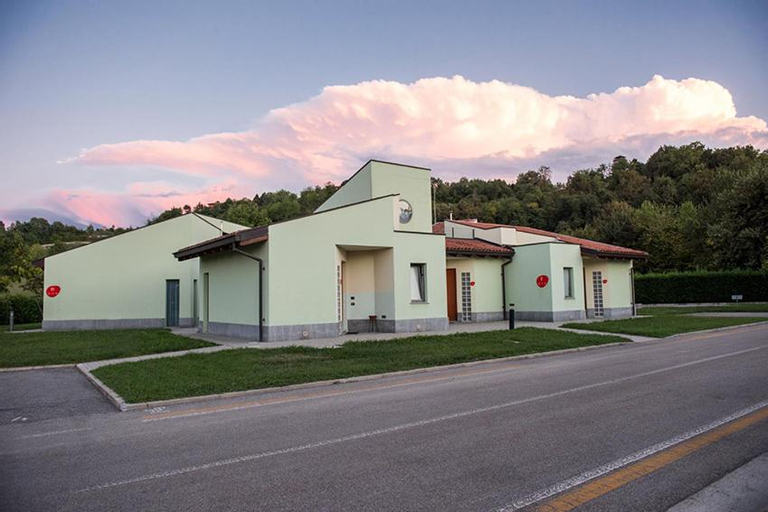 Exterior 2