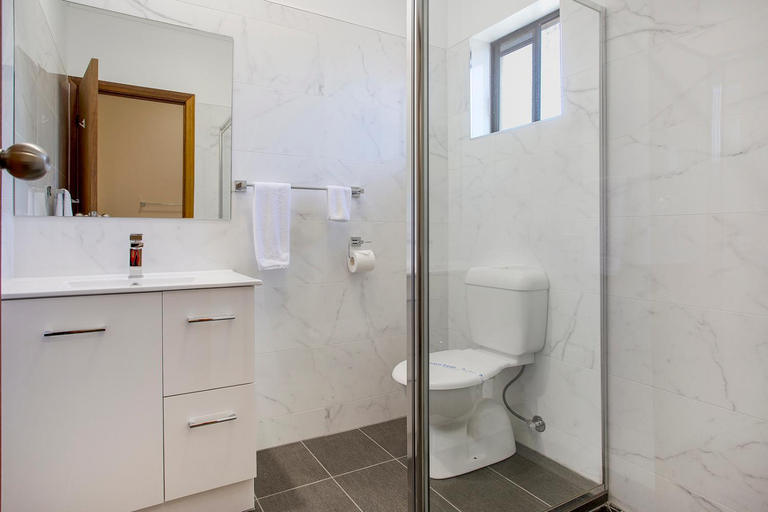 Bathroom 4, Manifold Motor Inn, Corangamite - North