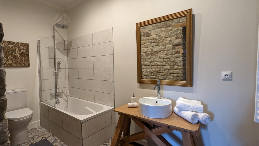 Bathroom 3, Manoir La Cerise, Haute-Saône