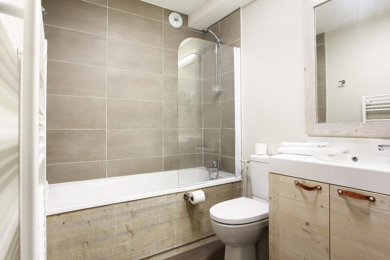 Bathroom 2, Residence Odalys Le Panoramic, Haute-Savoie