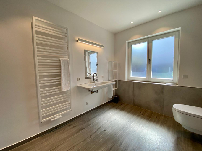 Bathroom 3, "Mittendrin" in Garmisch, Garmisch-Partenkirchen