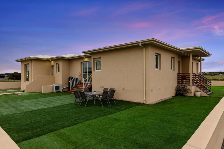 5 Bdrms Loemans Lodge - Close to Calder Park, Melb Airport, Hume - Sunbury