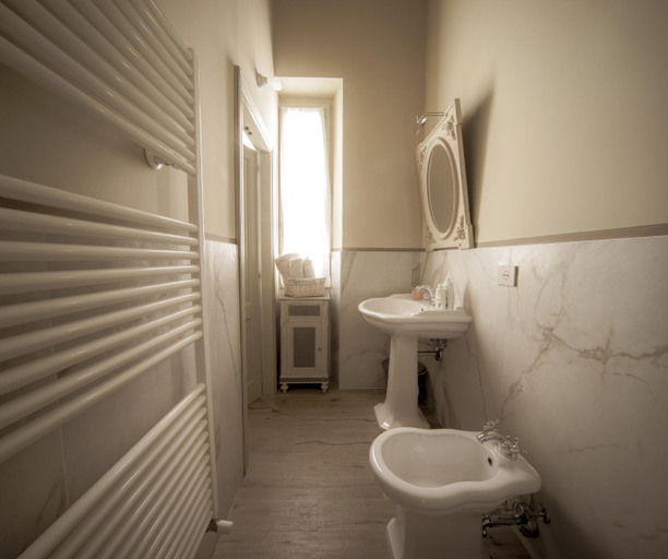 Bathroom 2, B&B SASSO DI ROCCA, Bologna