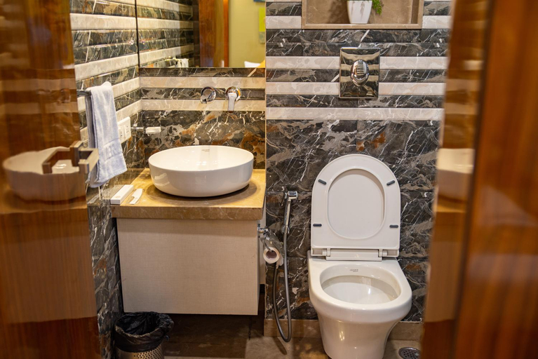Bathroom 4, Meraki Inn , North 24 Parganas
